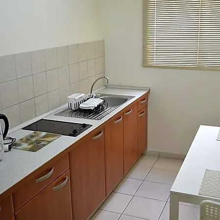 Aparthotel Lordos Apts