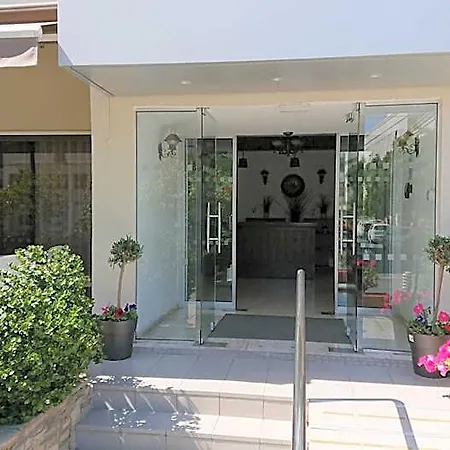 利马索尔罗德斯酒店公寓